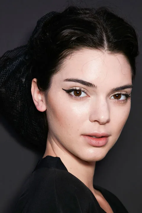 Cách trang điểm từ show Fendi