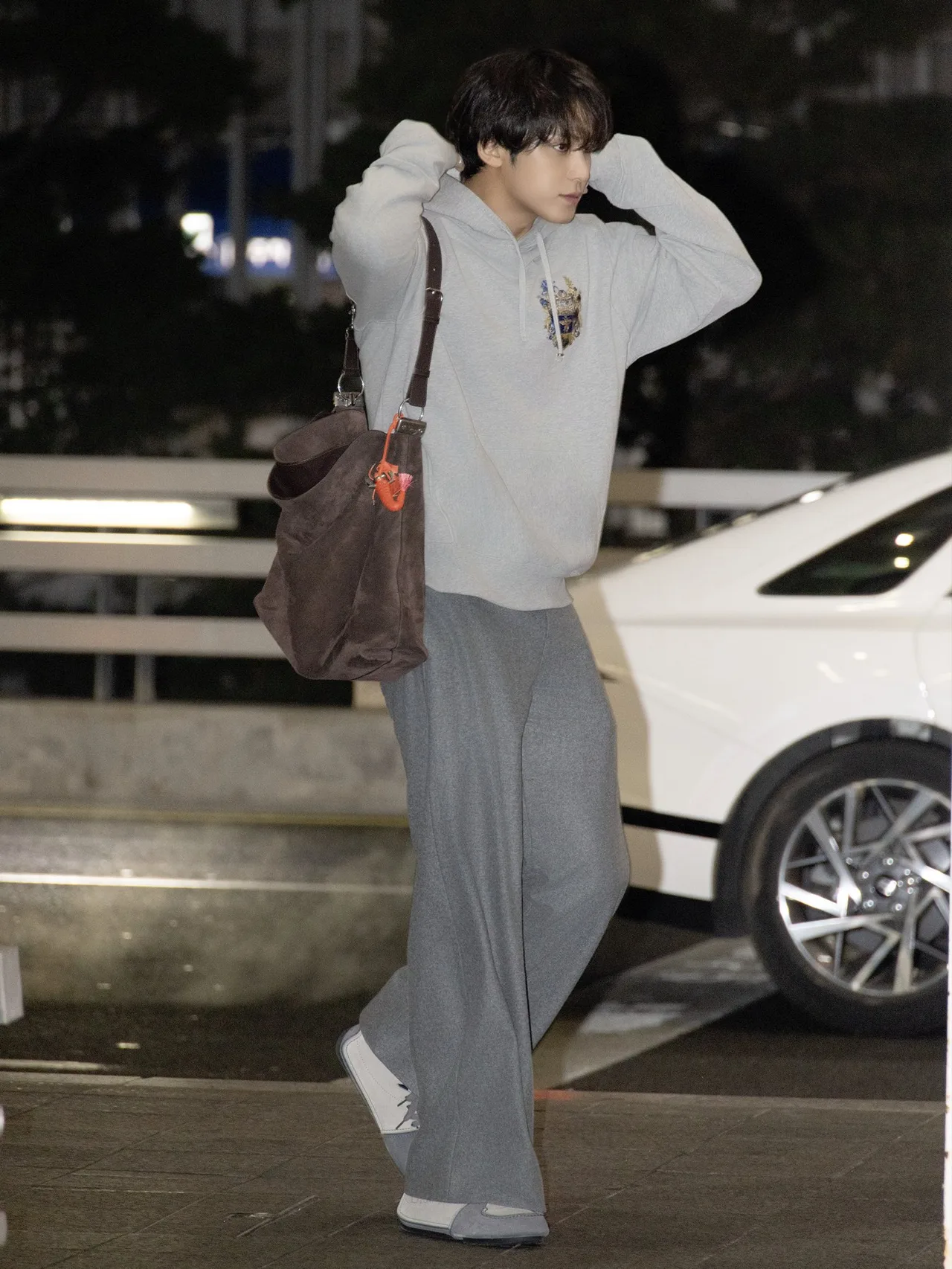 Mingyu mang túi xách Diorly mới