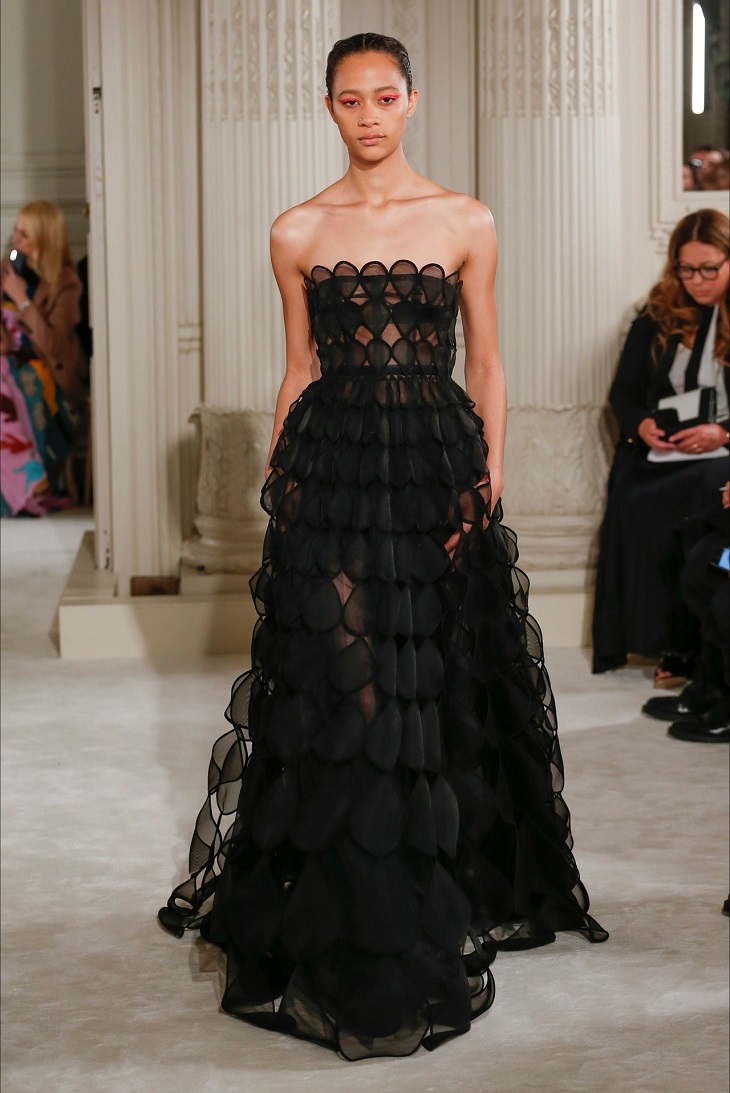 ELLE Việt Nam - Những thiết kế tốn thời gian nhất trong tuần lễ thời trang cao cấp Haute Couture 2018 (11) ELLE Việt Nam - Những thiết kế tốn thời gian nhất trong tuần lễ thời trang cao cấp Haute Couture 2018 (11)