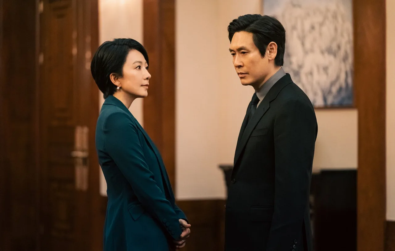cuộc đối đầu giữa hai nhân vật Park Dong Ho và Jeong Su Jin trong the whirlwind