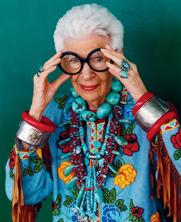 Cảm hứng từ câu chuyện cuộc đời và mối tình 70 năm của Iris Apfel Cảm hứng từ câu chuyện cuộc đời và mối tình 70 năm của Iris Apfel