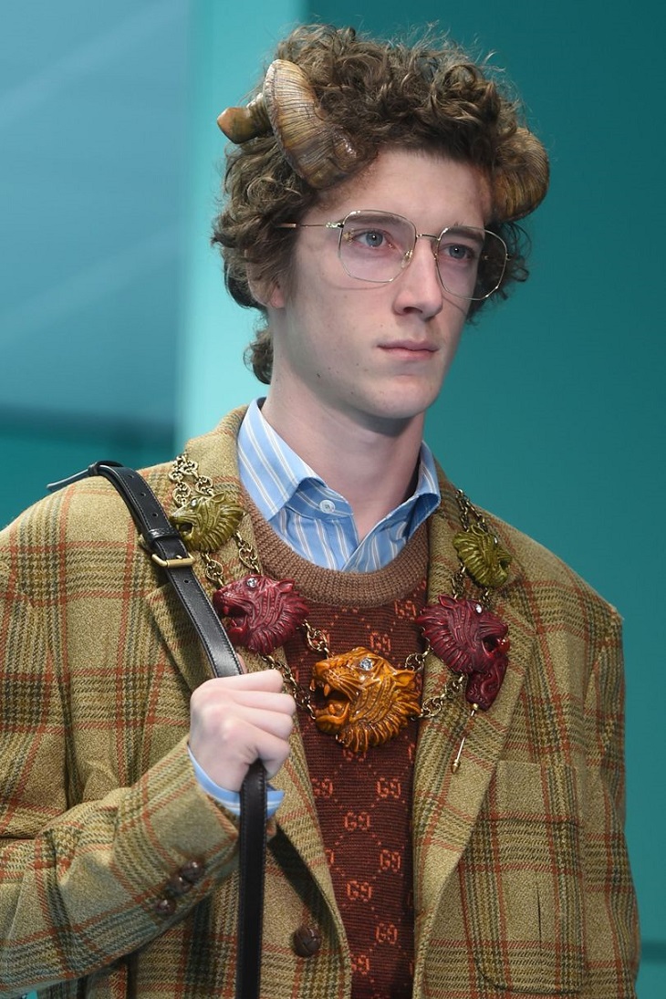 ELLE Việt Nam - 8 phụ kiện hoang dã chỉ-có-tại sân khấu Gucci ở Tuần lễ Thời trang Milan 2018 (5) ELLE Việt Nam - 8 phụ kiện hoang dã chỉ-có-tại sân khấu Gucci ở Tuần lễ Thời trang Milan 2018 (5)