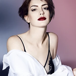 Anne Hathaway tiết lộ sự thật đã nói dối khi mang thai để bảo vệ con ellevn