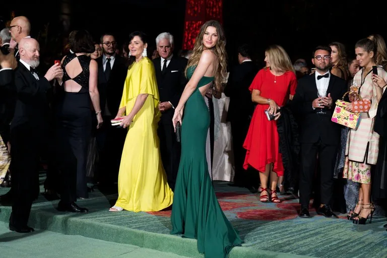 Siêu mẫu Gisele Bundchen chiến thắng tại Green Carpet Fashion Awards 2017 tại Italy Siêu mẫu Gisele Bundchen chiến thắng tại Green Carpet Fashion Awards 2017 tại Italy