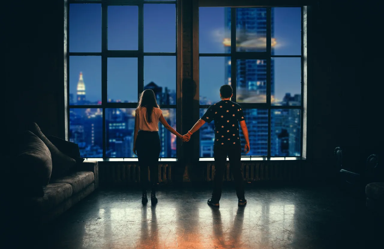 cung hoàng đạo hai người nắm tay cửa sổ