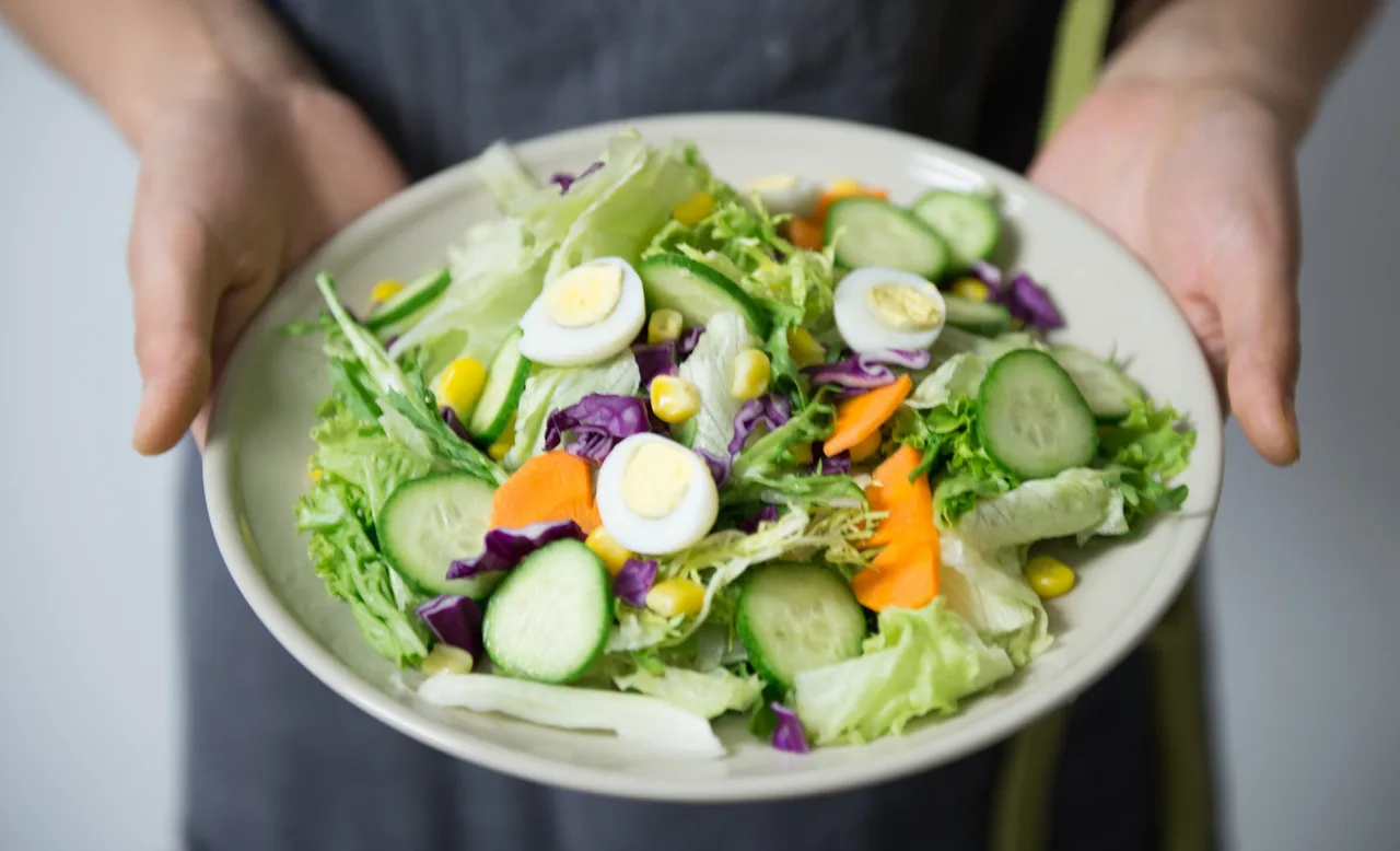 Detox 7 ngày giảm cân với salad trứng.