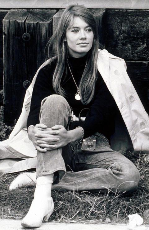 Biểu tượng thời trang đường phố thập niên 60: Francoise Hardy - ELLE.VN