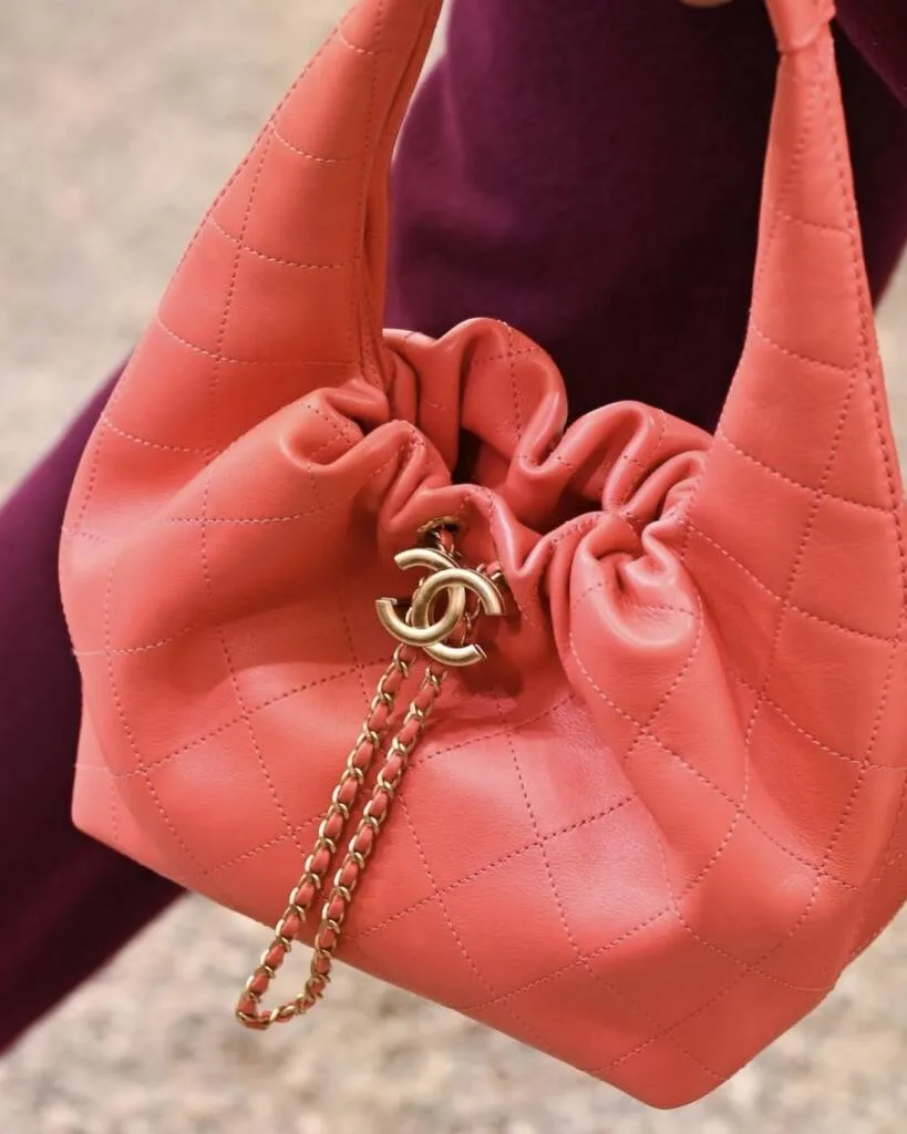 Chanel Hobo đỏ
