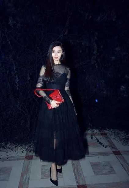 Phạm Băng Băng trở thành tâm điểm PFW 2016 bởi phong cách nổi bật - ELLE VN