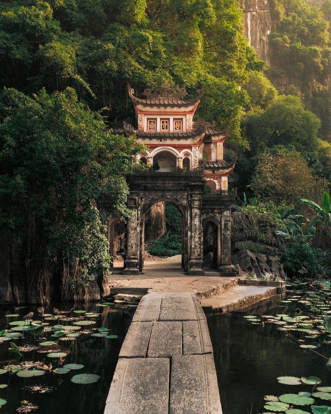 Chùa Bích Động Ninh Bình