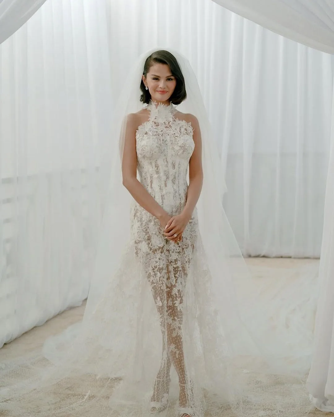váy cưới ren Ralph Lauren Selena Gomez