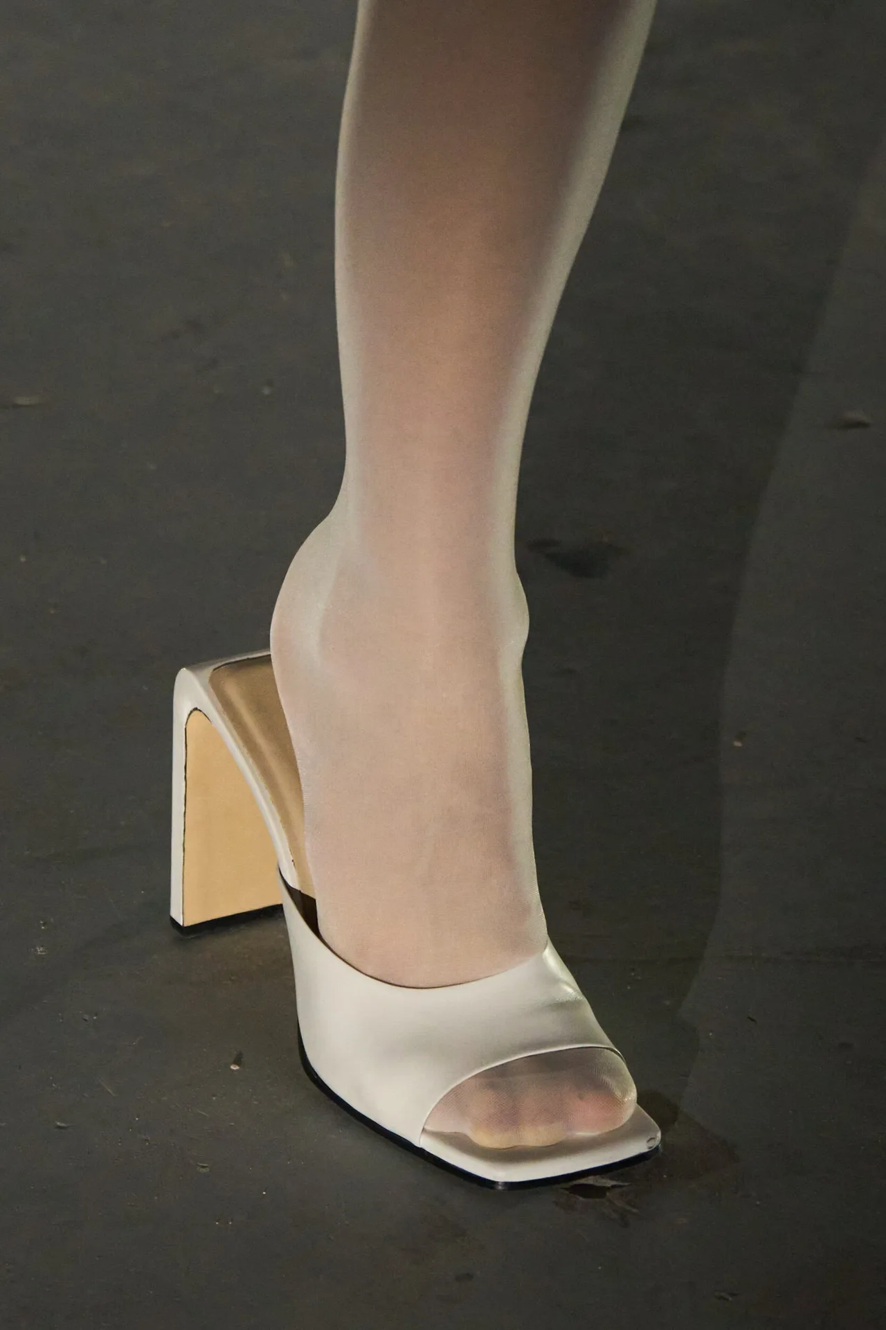BST Xuân-Hè 2026 của Vetements.
