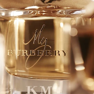 Chương trình khắc tên Monogram lên chai My Burberry
