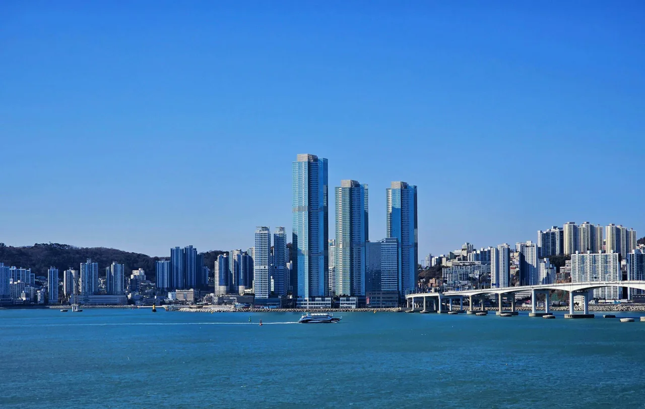 Tòa nhà chọc trời Marine City gần biển Haeundae ở Busan.