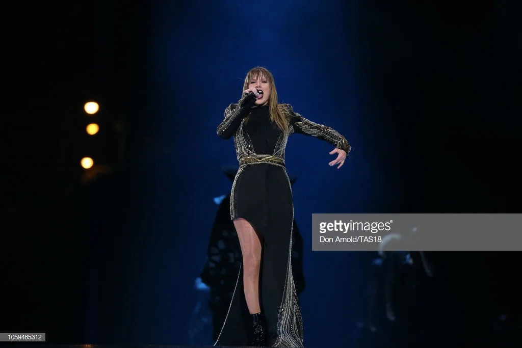 phong cách thời trang Taylor Swift trong tour diễn 6