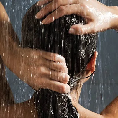 Mặt nạ tóc cach-lam-dep-toan-than-voi-dau-dua-elle-vn-9