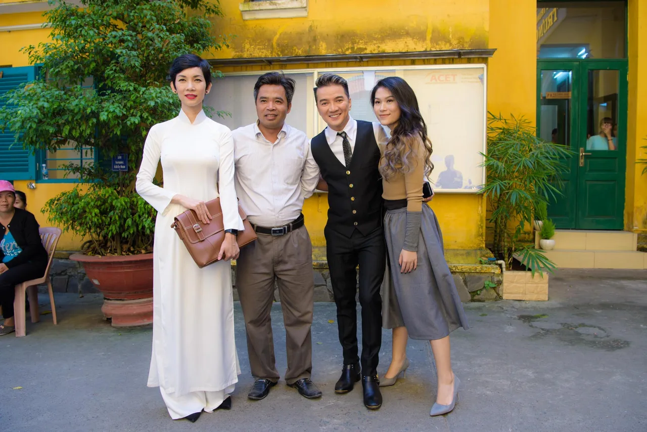 Đàm Vĩnh Hưng giao lưu thân thiện khi quay MV "Vì anh là soái ca" - elle vietnam