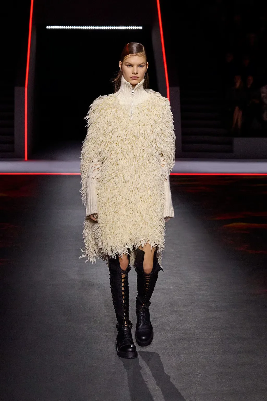thiết kế váy tua rua dior