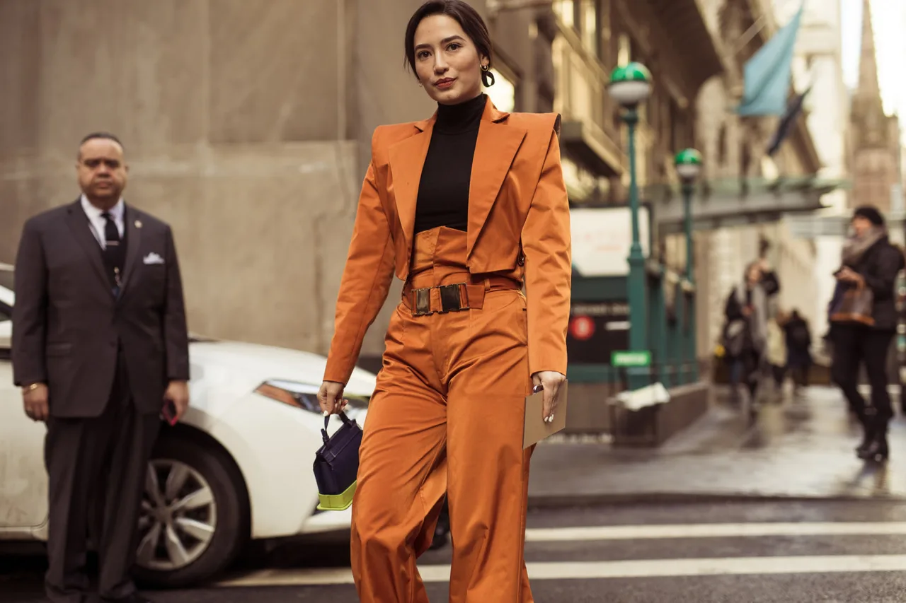 Cách phối đồ cho suit cam cách điệu thiết kế