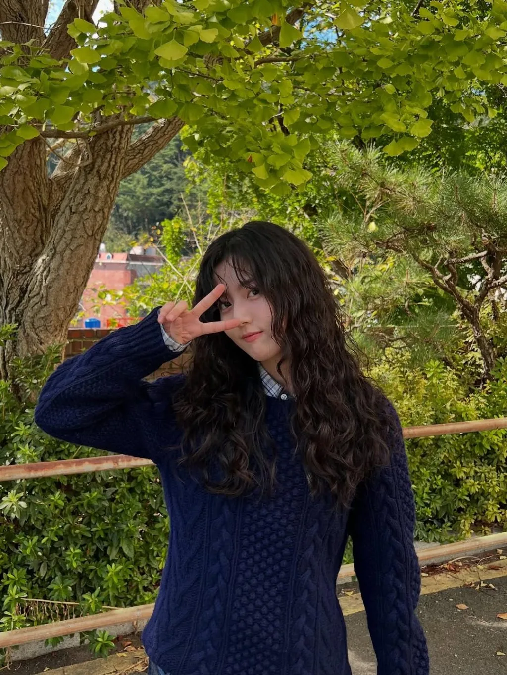 Shin Eun-soo rạng rỡ trong outfit học đường