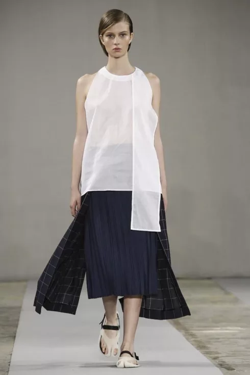 Một mẫu Ready to Wear Spring Summer 2015 Collection tại London của nhà thiết kế Paula Gerbase
