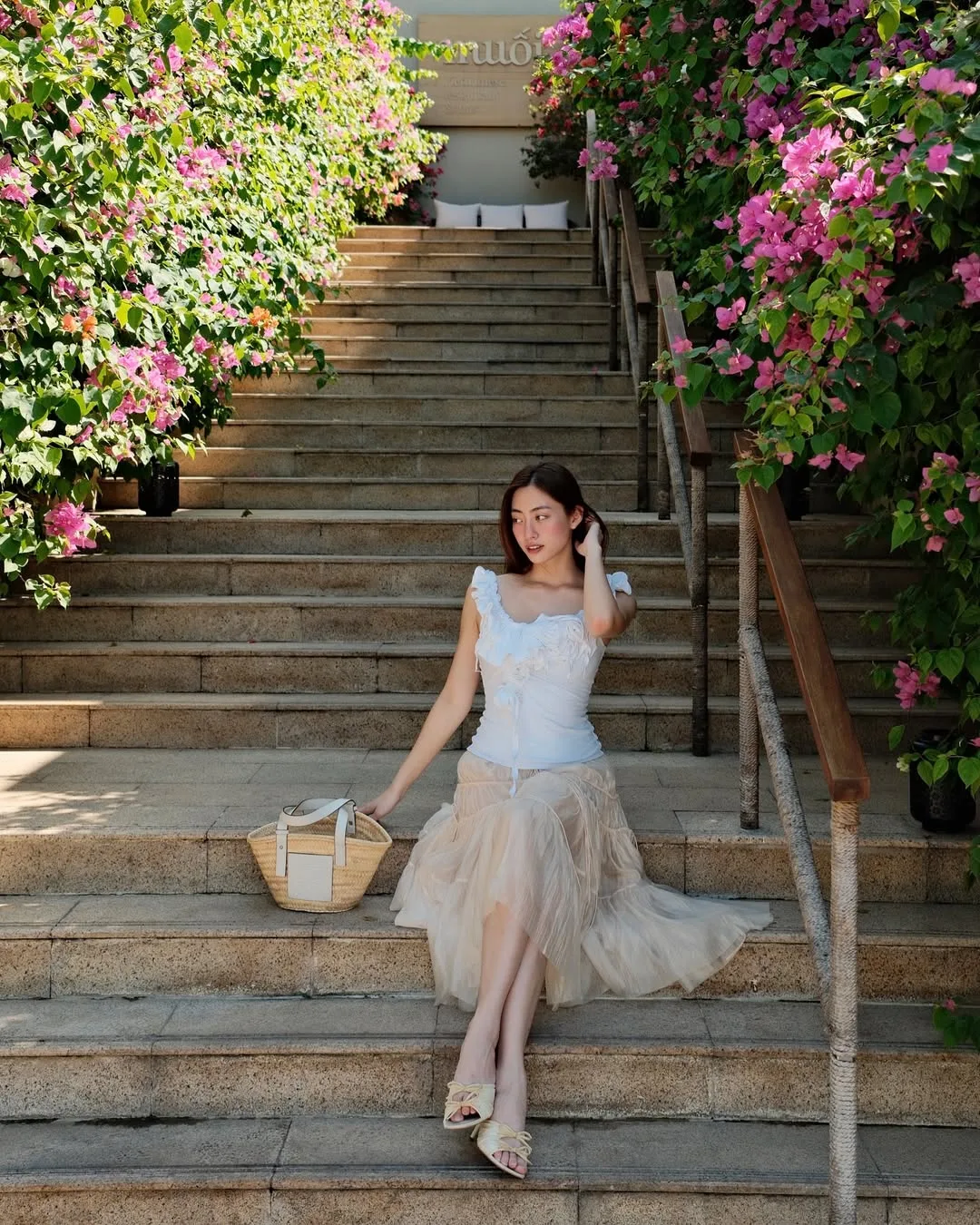 Lương Thuỳ Linh váy maxi xếp tầng boho