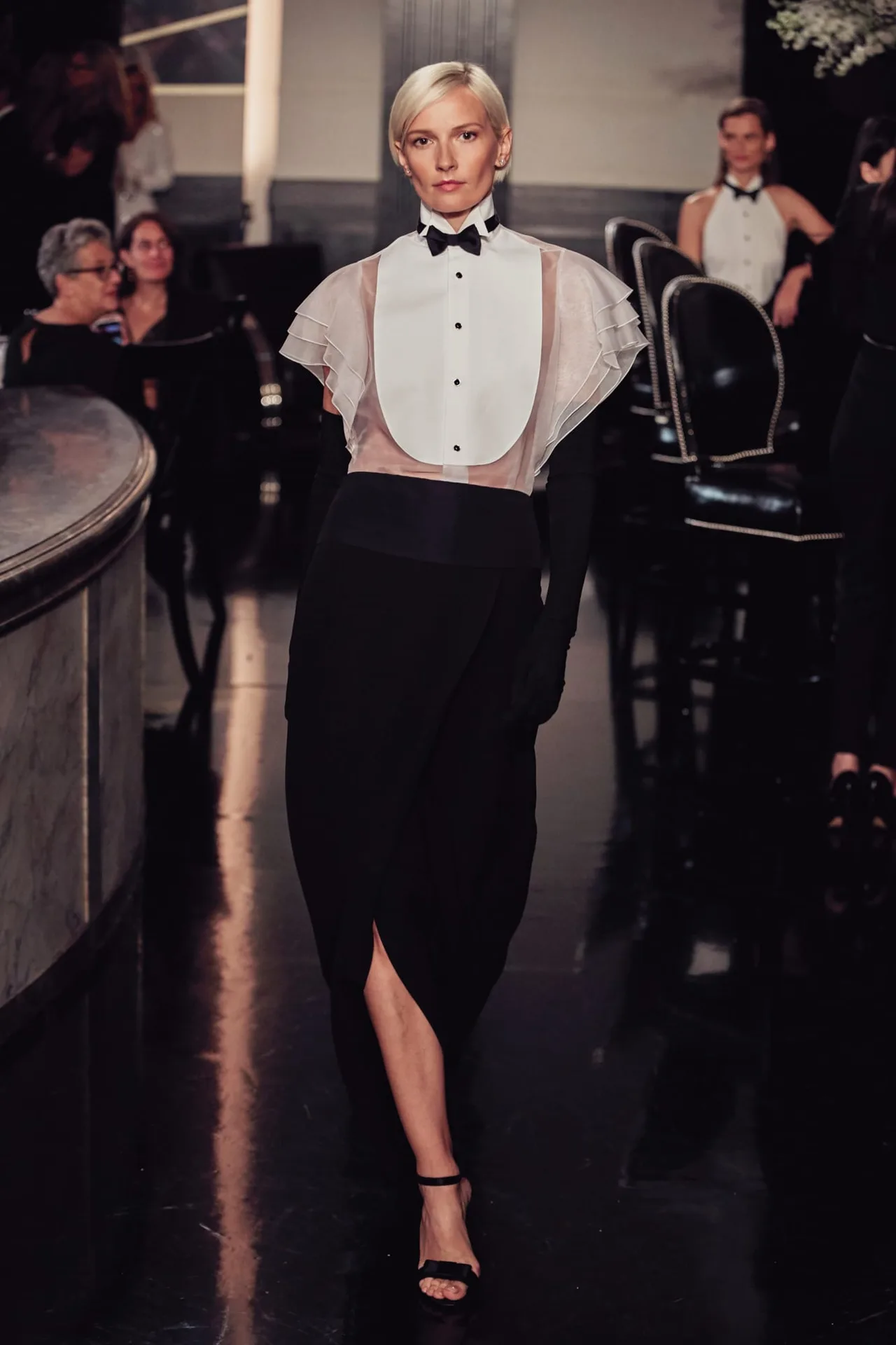 tuxedo trắng đen ralph lauren thu đông 2019 2
