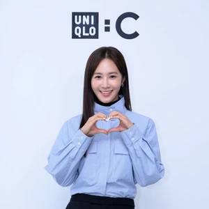 NTK Clare Waight Keller trong BST UNIQLO : C