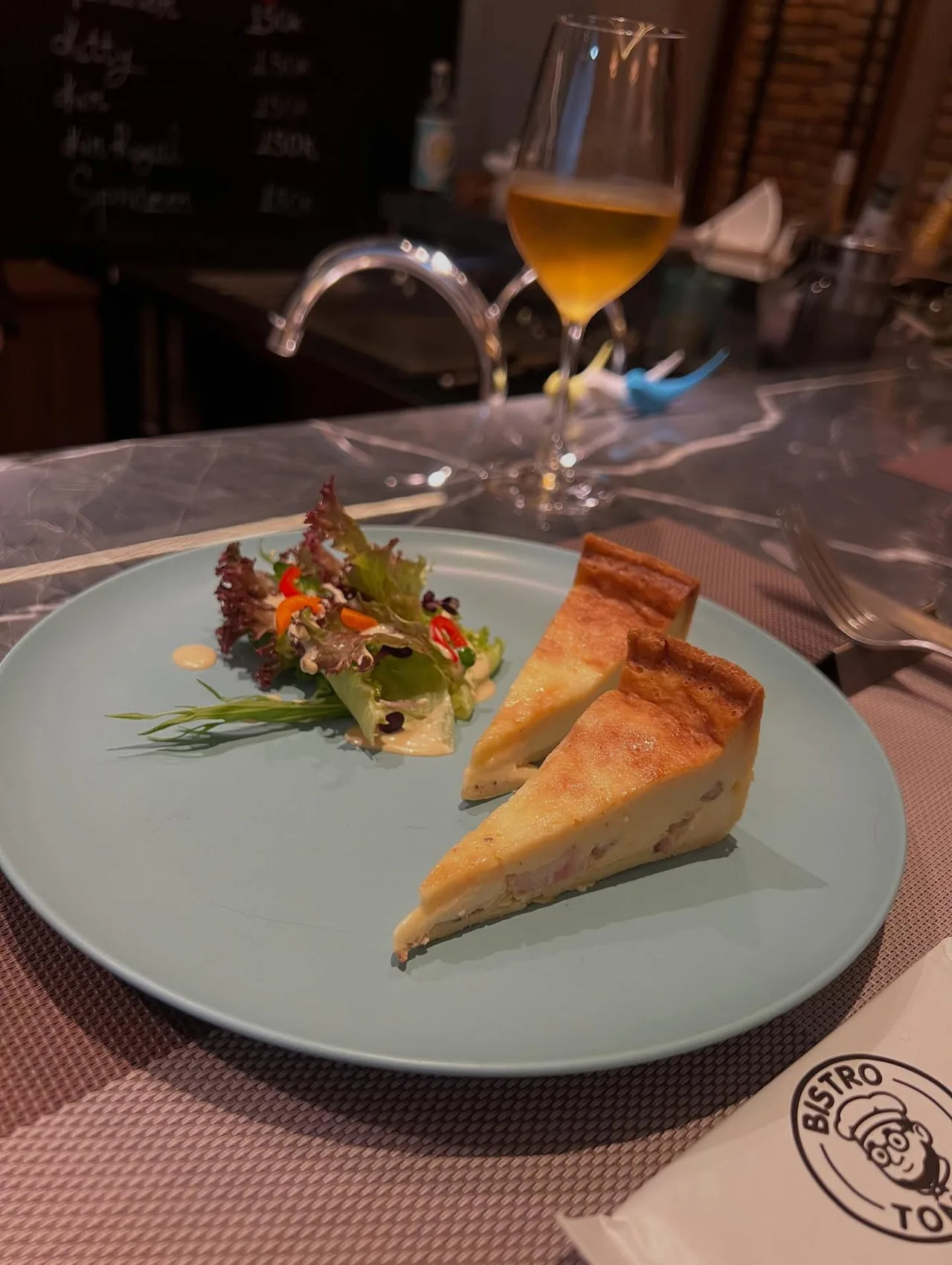 đồ ăn tại Bistro TONTON