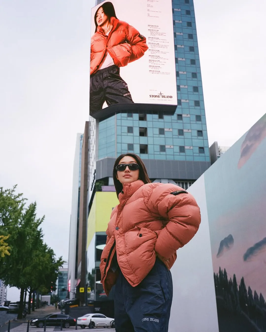 thời trang dj peggy gou áo khoác phao