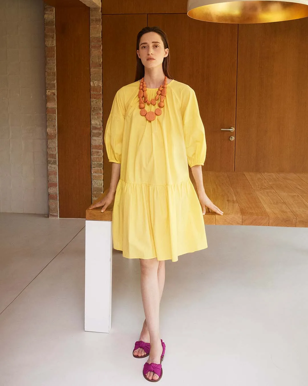đầm vàng phong cách SS22 của Max Mara