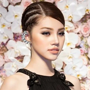 Bí quyết chăm sóc sắc đẹp của Hoa hậu Jolie Nguyễn