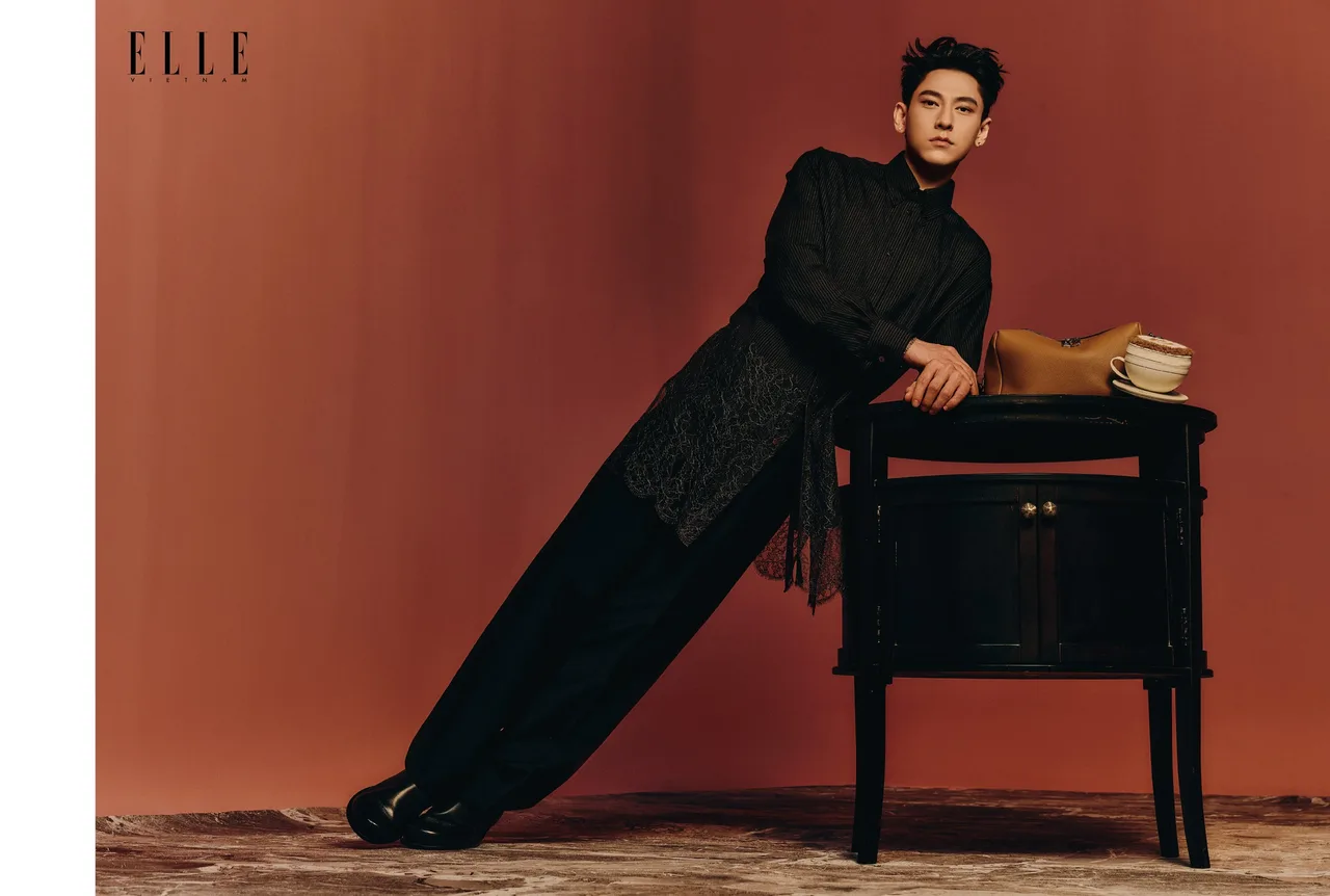 Isaac diện sơ mi fendi