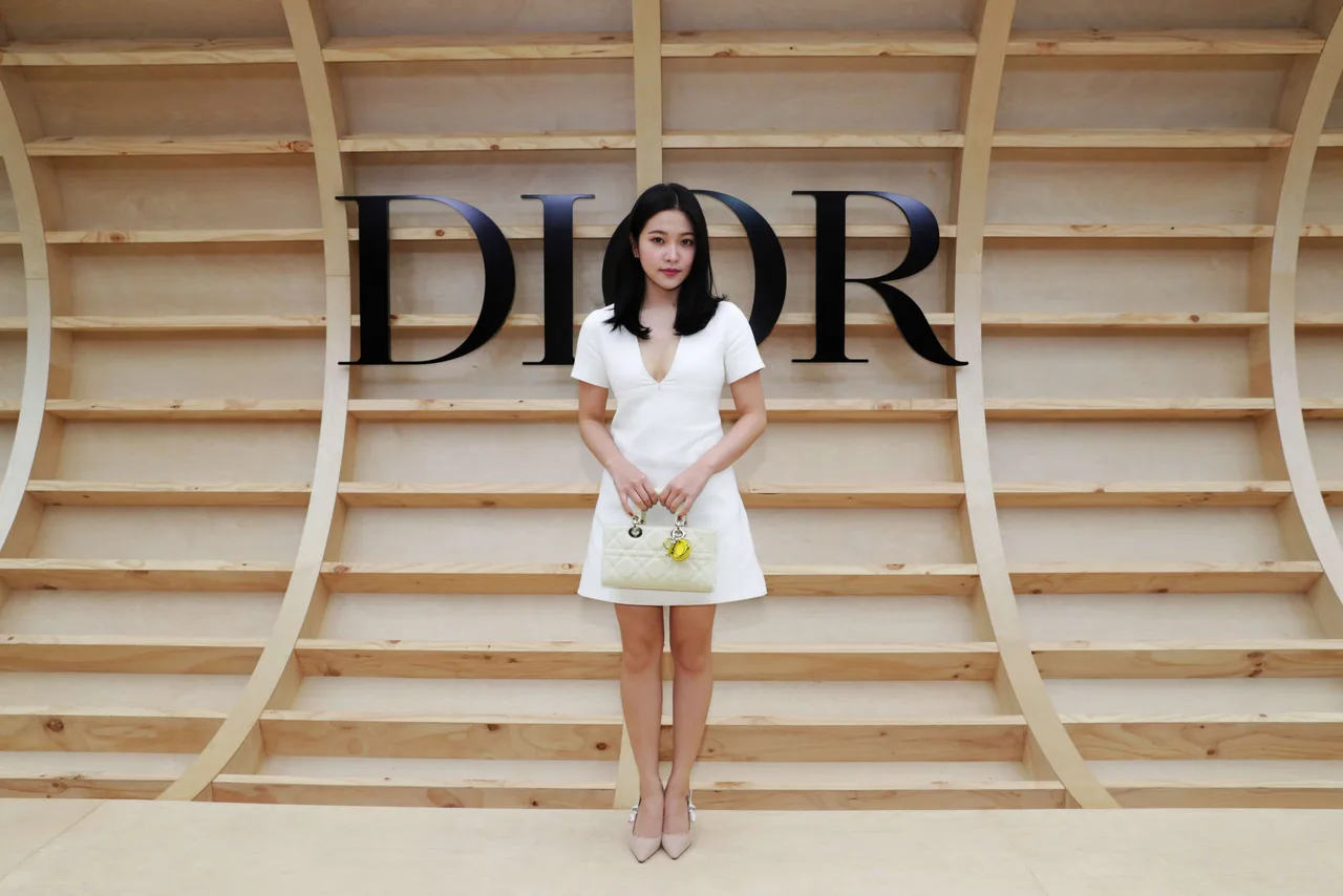 Yeri red velvet tại show diễn dior