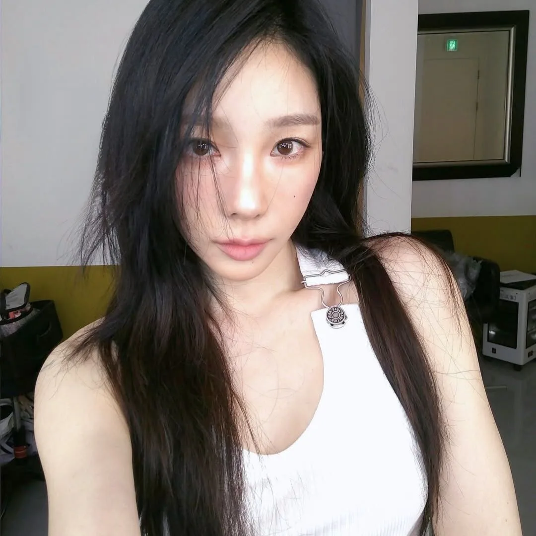 Taeyeon (SNSD) với làn da trắng phát sáng