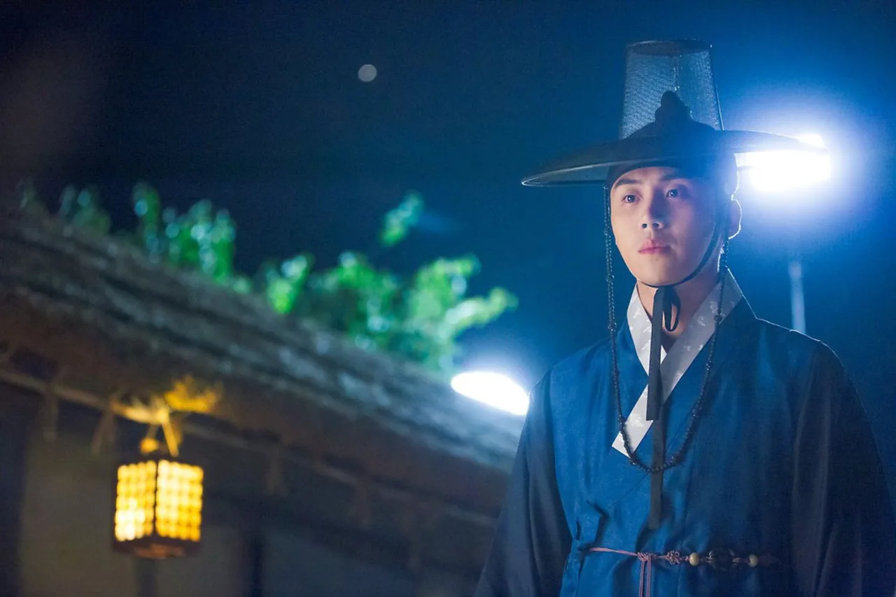 Kim Seon Ho đã khiến nhân vật Jung Jae Yoon trở nên nổi bật nhờ diễn xuất tự nhiên, ánh mắt dịu dàng và những biểu cảm chân thật.