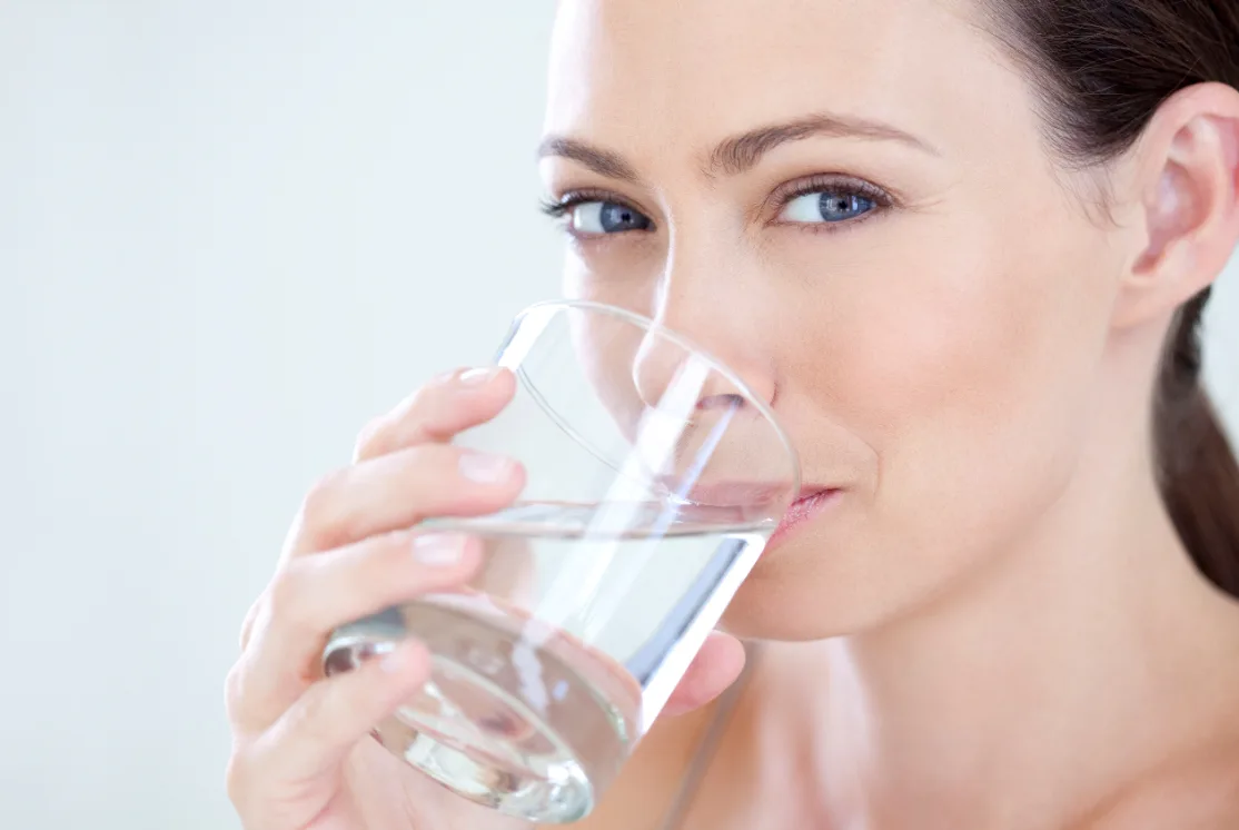 UỐNG MỘT LÍT RƯỠI NƯỚC MỖI NGÀY UỐNG MỘT LÍT RƯỠI NƯỚC MỖI NGÀY