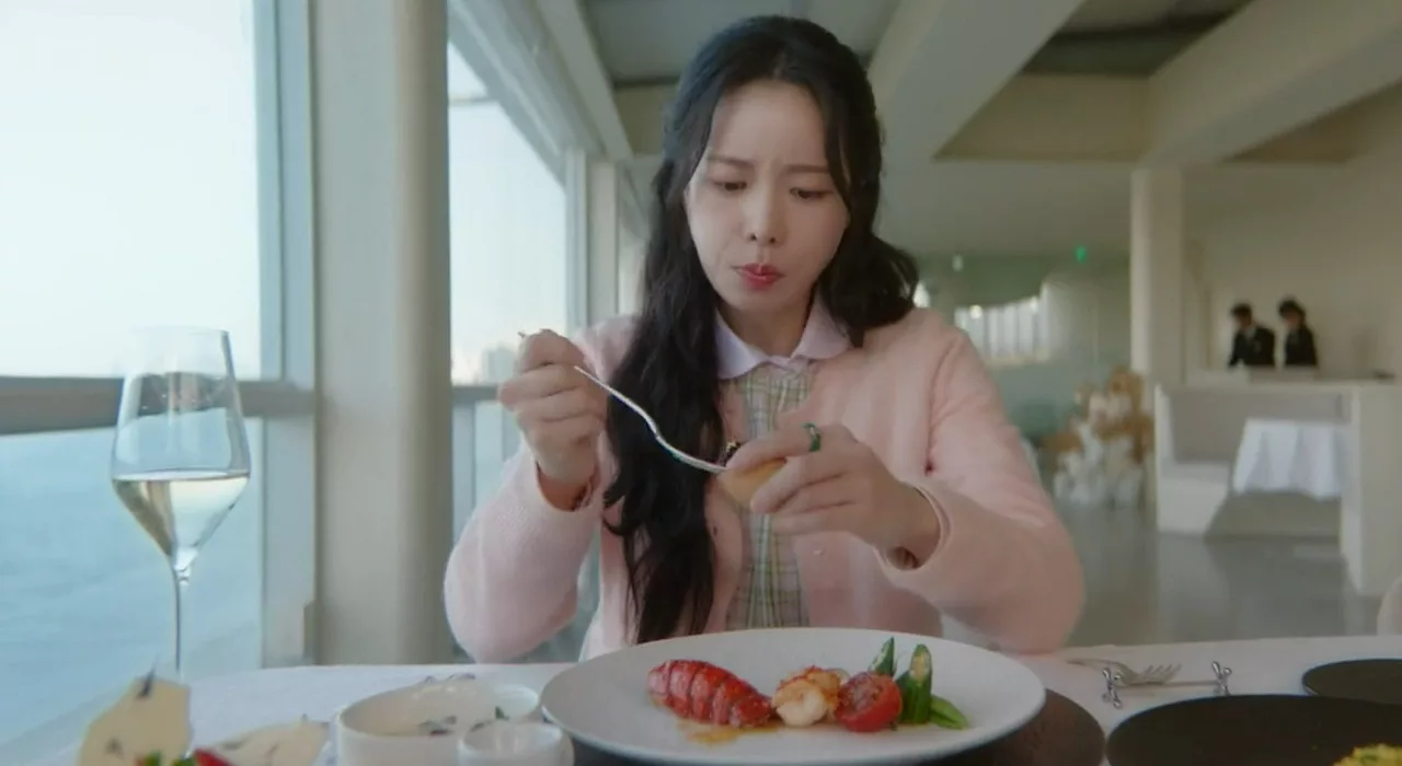 thời trang Lim Ji Yeon trong "Kẻ thù hoàng gia của tôi"