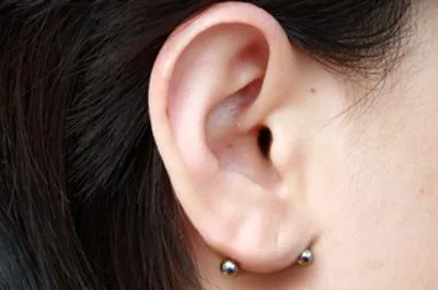 Xỏ lỗ đúp ngược - những vị trí xỏ lỗ tai được yêu thích elle vn