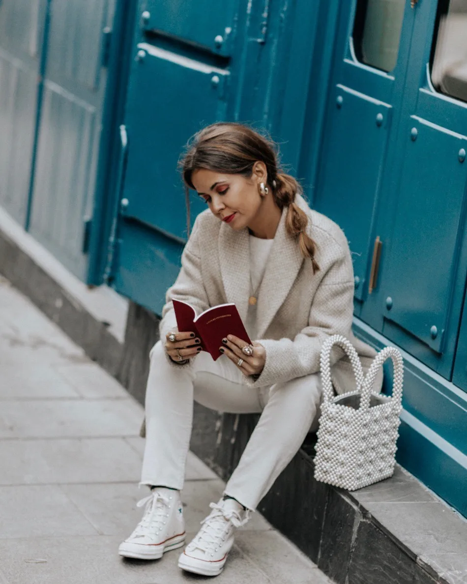 blazer màu beige convere all star trắng túi hạt cườm