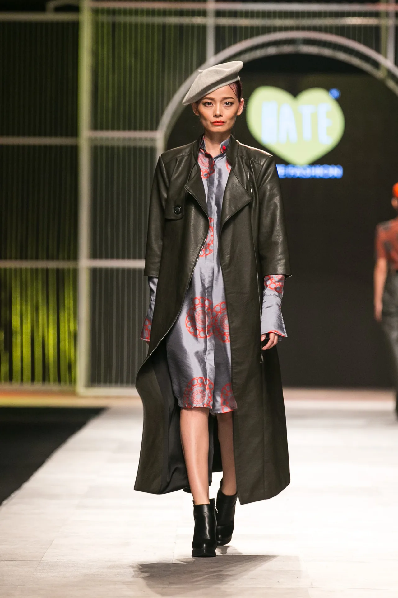 I HATE FASHION thả “Ký ức những mùa đông cũ kỹ” vào BST Thu-Đông 2016 tại VIFW - ELLE VN