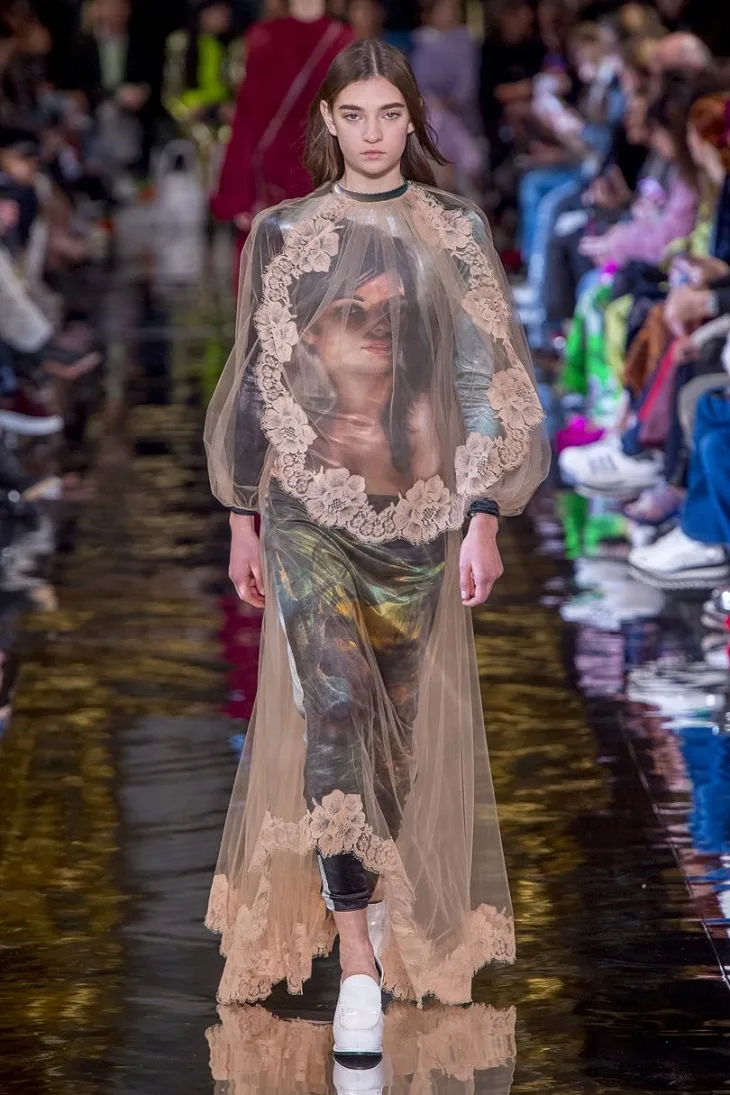 ELLE Viet Nam - Tai sao hanh dong tu mua lai thuong hieu cua Stella McCartney duoc xem la dau an khai hoang (3) ELLE Viet Nam - Tai sao hanh dong tu mua lai thuong hieu cua Stella McCartney duoc xem la dau an khai hoang (3)