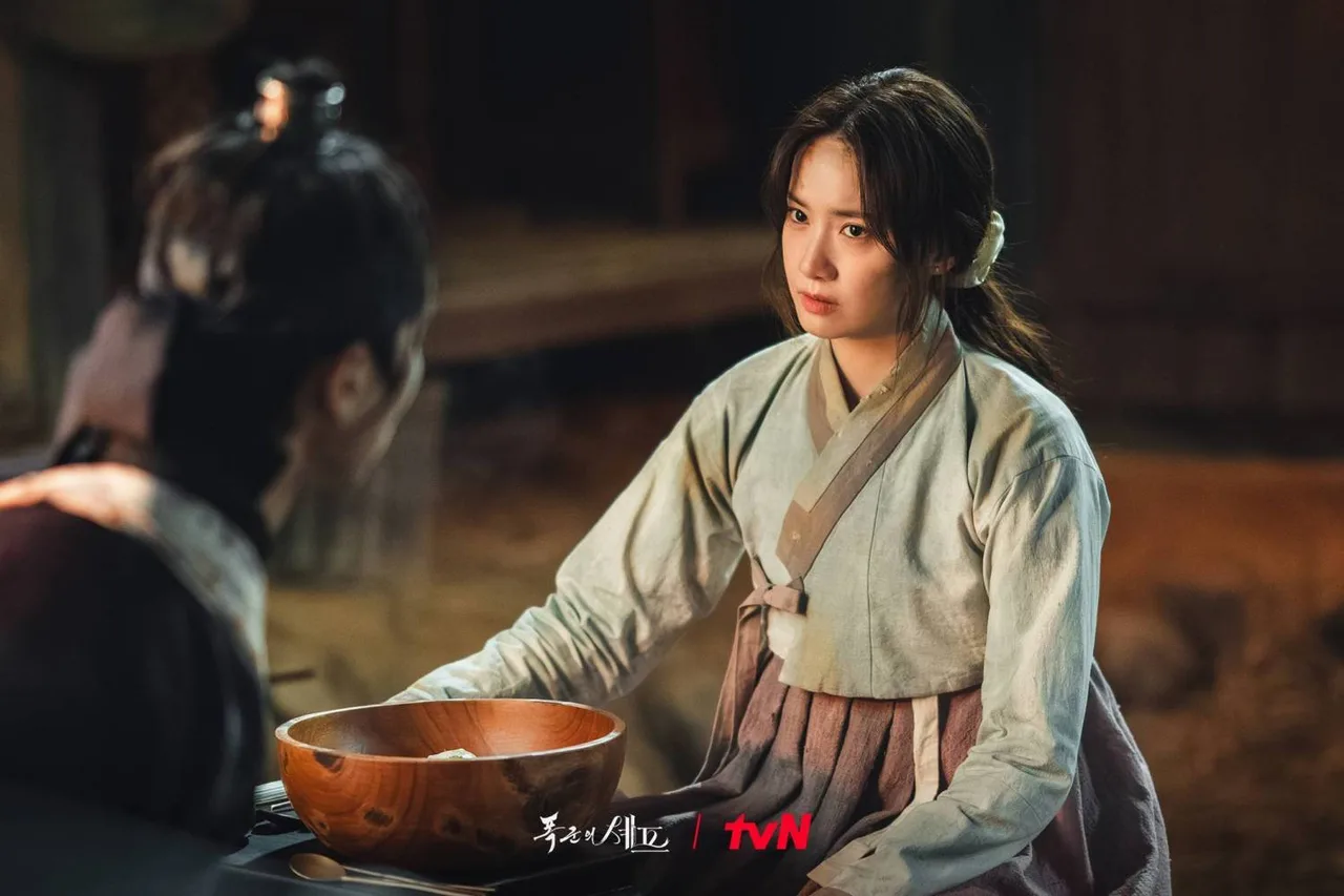 Yoona diện hanbok cổ trang