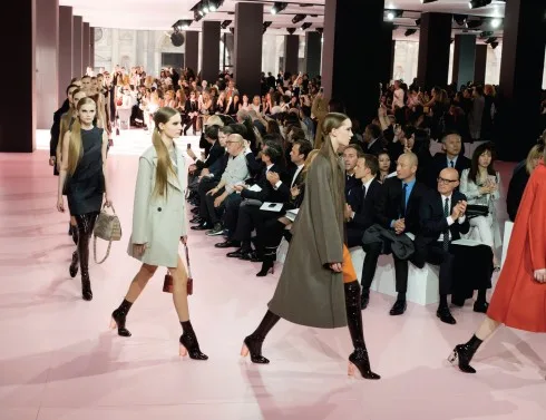 Không gian trình diễn Dior Show Không gian trình diễn Dior Show
