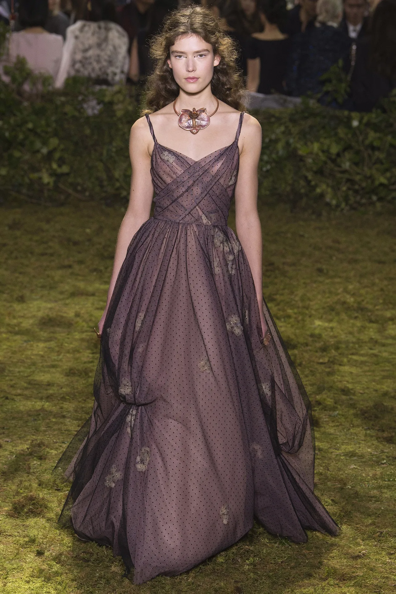 Những BST nổi bật tại tuần lễ Haute Couture Xuân-Hè 2017 - ELLE VN