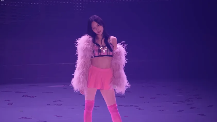 mina diện outfits gợi cảm twice