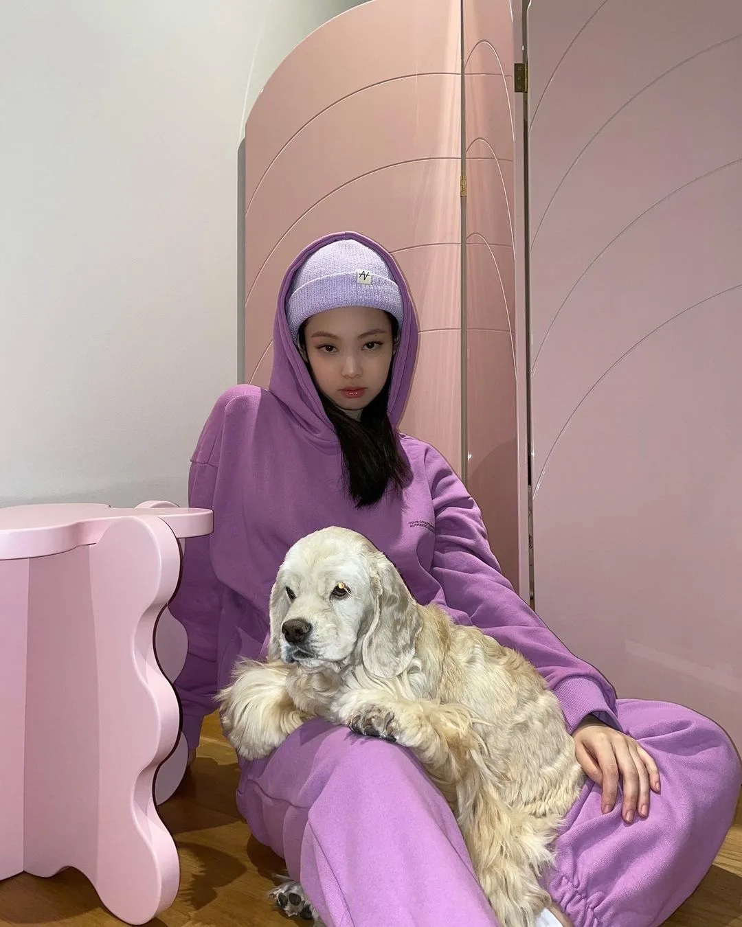 jennierubyjane diện áo hoodie tím