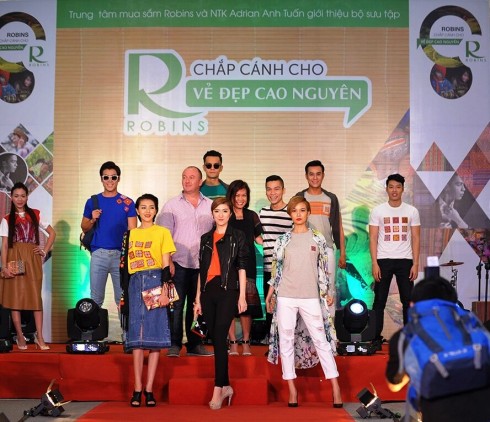 Sự kiện giới thiệu bộ sưu tập với sự trình diễn của các người mẫu hàng đầu được diễn ra tại Trung tâm mua sắm Robins, Crescent Mall, Thành phố Hồ Chí Minh.