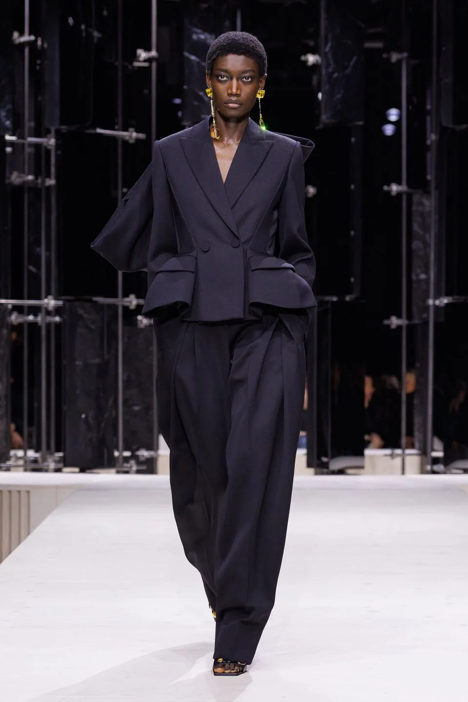 BST Givenchy Thu-Đông 2026