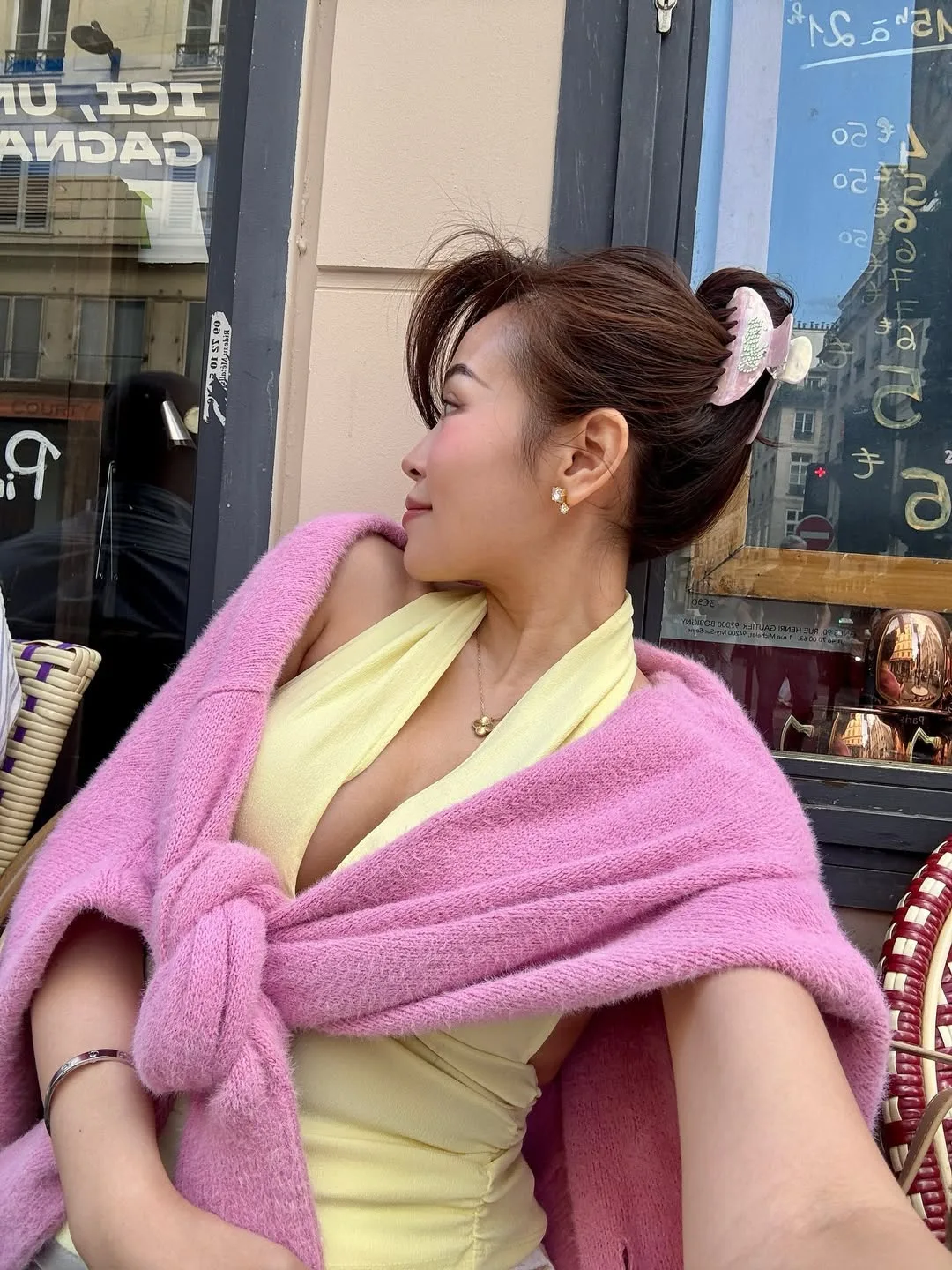 phối đồ với màu hồng và vàng